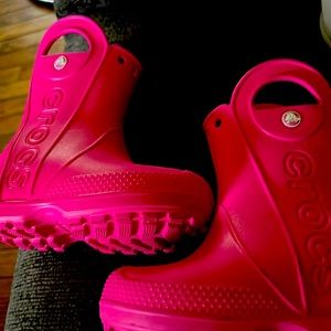 Size 7 toddle Croc Rain boots pink
